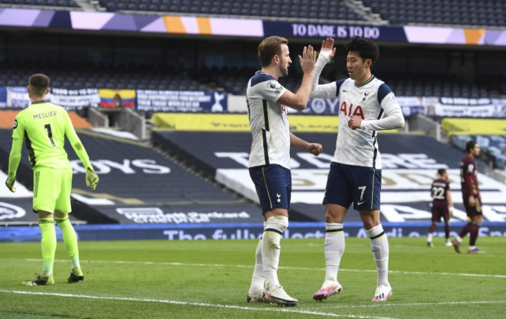  热刺战术革新，三中卫体系显成效  